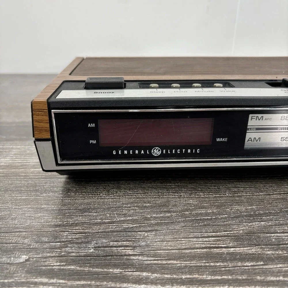 GE AM/FM Alarm Clock Radio Model 7-4633D General‎ Electric